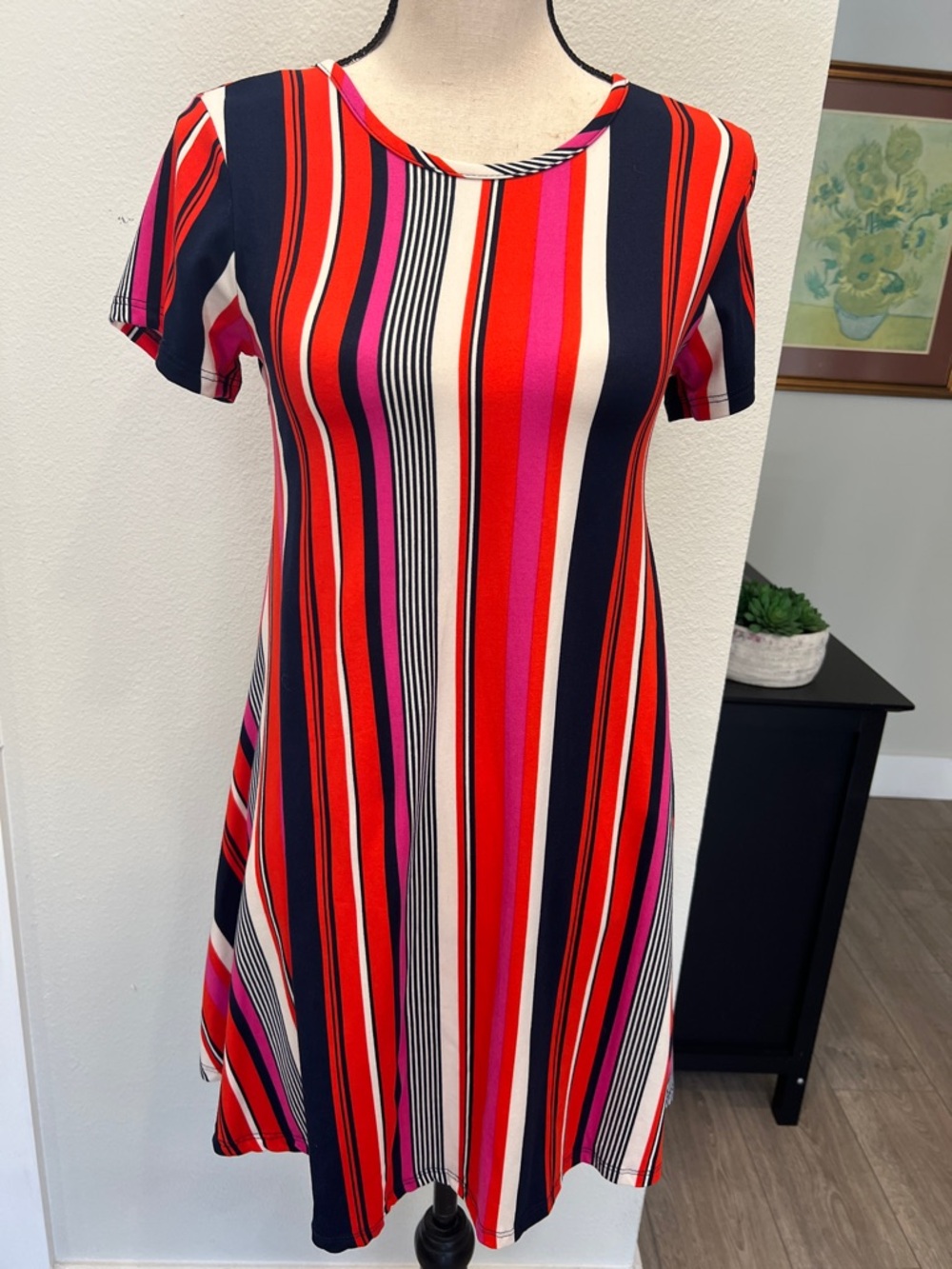 DISCREET Vertical Stripe Short Sleeve Dress